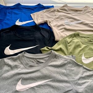 The Nike Tee Bundle 5  T-Shirt Dry-Fit Swoosh
size M Youth Kids 10-12 Boys